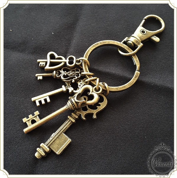 じゃら付けアンティーク調鍵キーホルダー:クラシカル