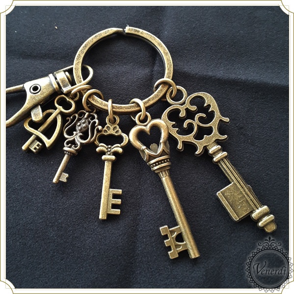 じゃら付けアンティーク調鍵キーホルダー:クラシカル