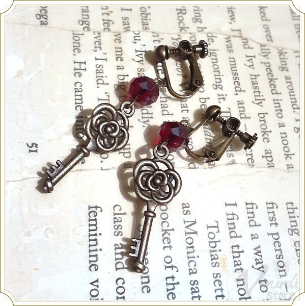 アンティーク調鍵ピアス&イヤリング フラワー