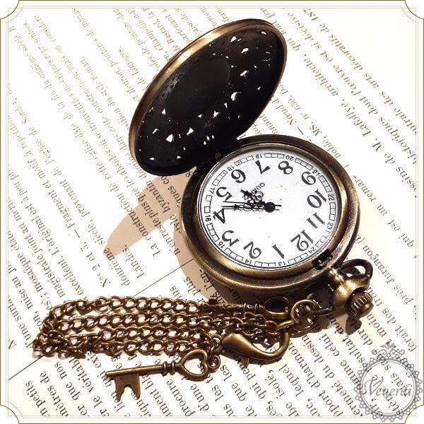 懐中時計バッグチャーム グリーンの宝石