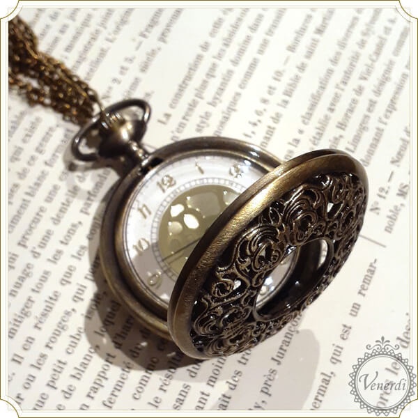 懐中時計バッグチャーム 唐草模様