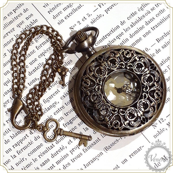 懐中時計バッグチャーム 歯車 アンティーク スチームパンク バラのキラキラリボン 時計つき バッグチャーム Studiodeiure It
