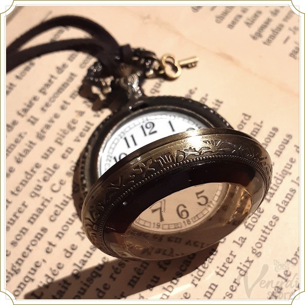 懐中時計 スエード紐ネックレス ブラウンガラス