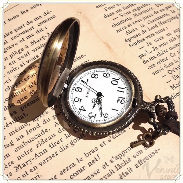 懐中時計 スエード紐ネックレス ブラウンガラス