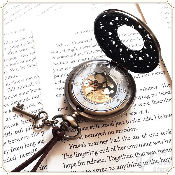 懐中時計 スエード紐ネックレス/唐草模様