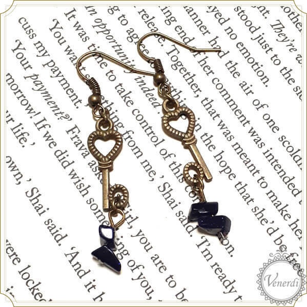 アンティーク調ハートの鍵とブルーサンドのピアス