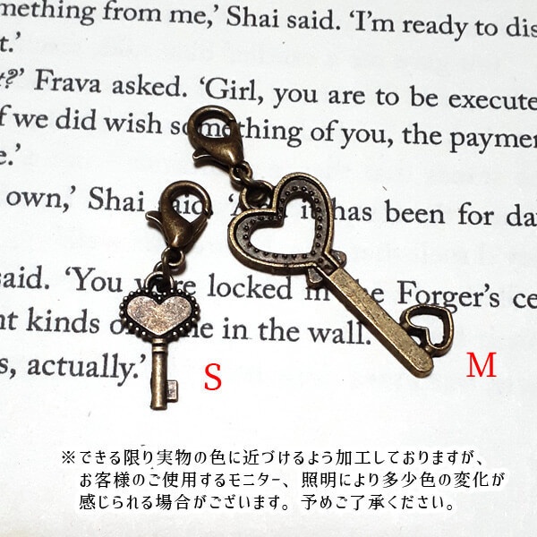 アンティーク調ハートの鍵のミニチャーム キーホルダー