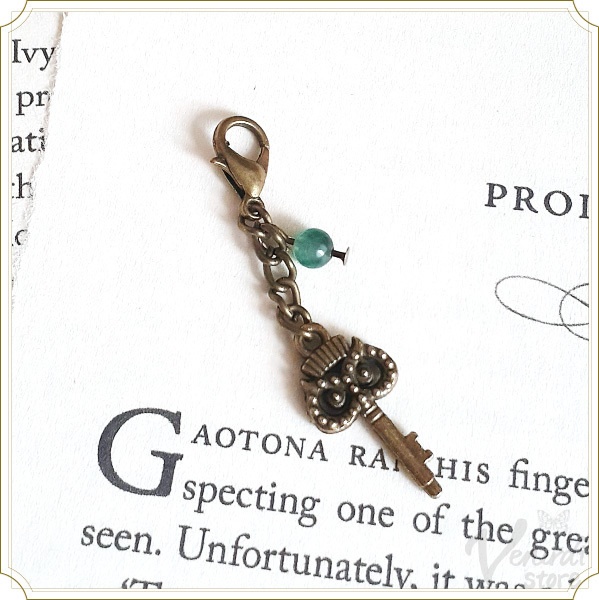 アンティーク調 鍵 チャーム フクロウ S 天然石 キーホルダー