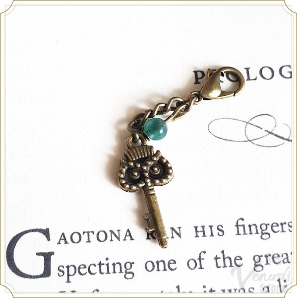アンティーク調 鍵 チャーム フクロウ S 天然石 キーホルダー
