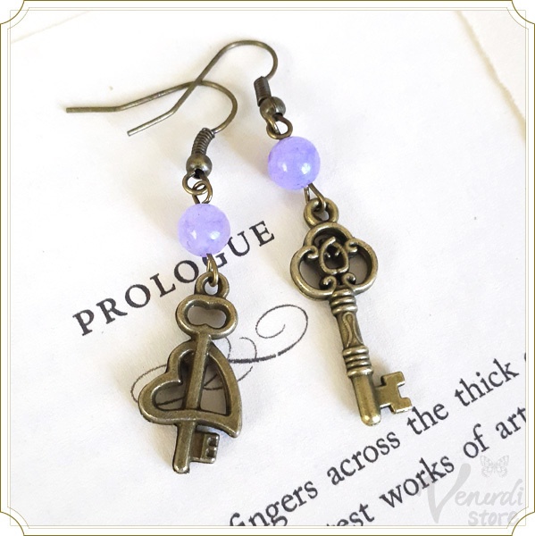 アンティーク調 鍵ピアス クラシカル 天然石 アシメトリー