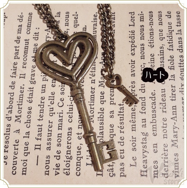 大振り鍵のロングネックレス