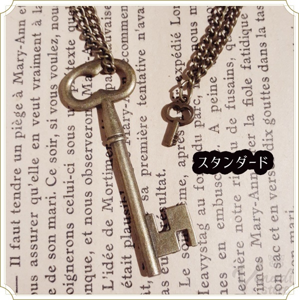 大振り鍵のロングネックレス