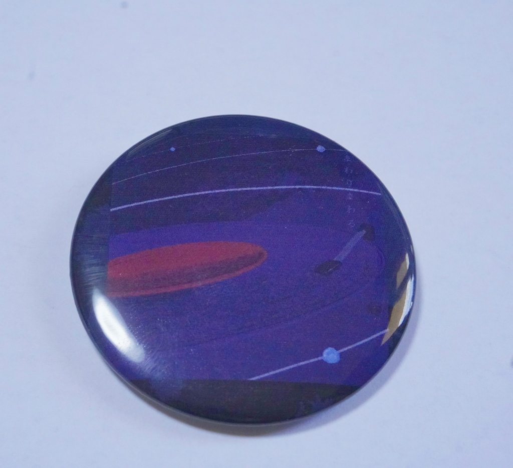 まわり、まわる缶バッジ