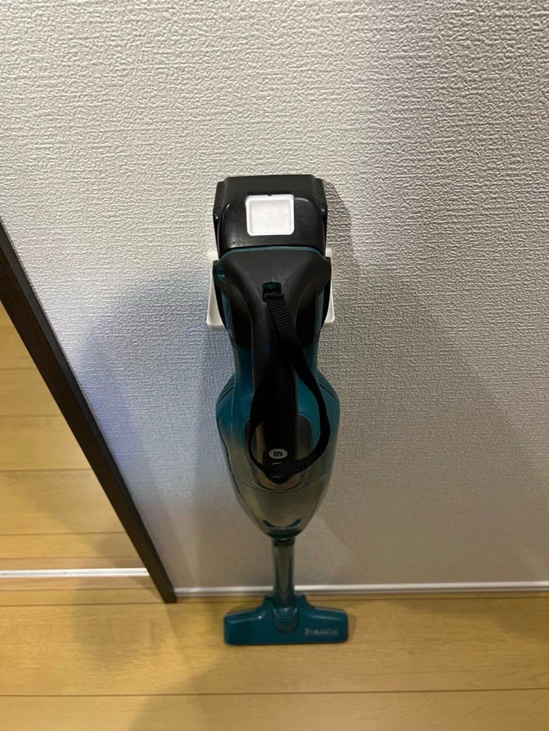【壁を傷つけない】マキタ掃除機壁掛けホルダー、スタンドmakita 壁面収納
