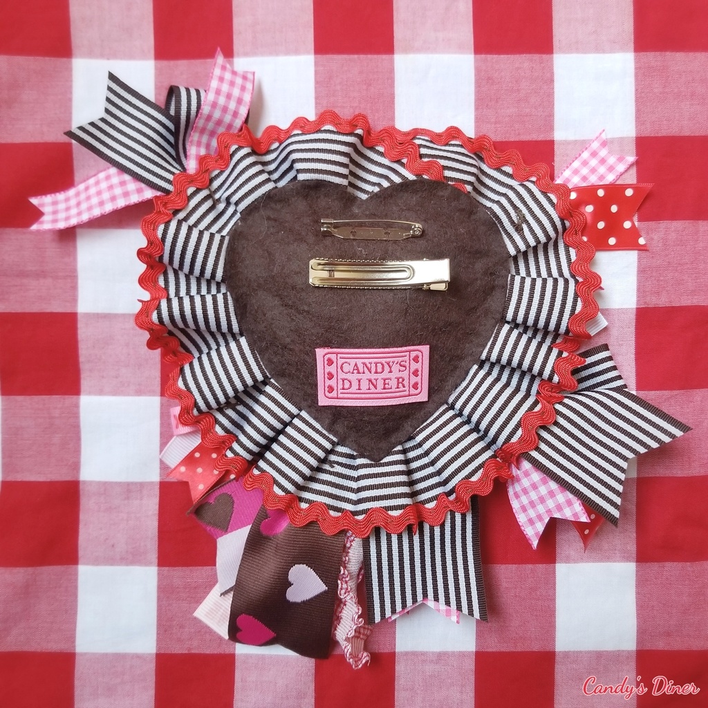 Love Letter Cupcake Rosette Brooch (BR)