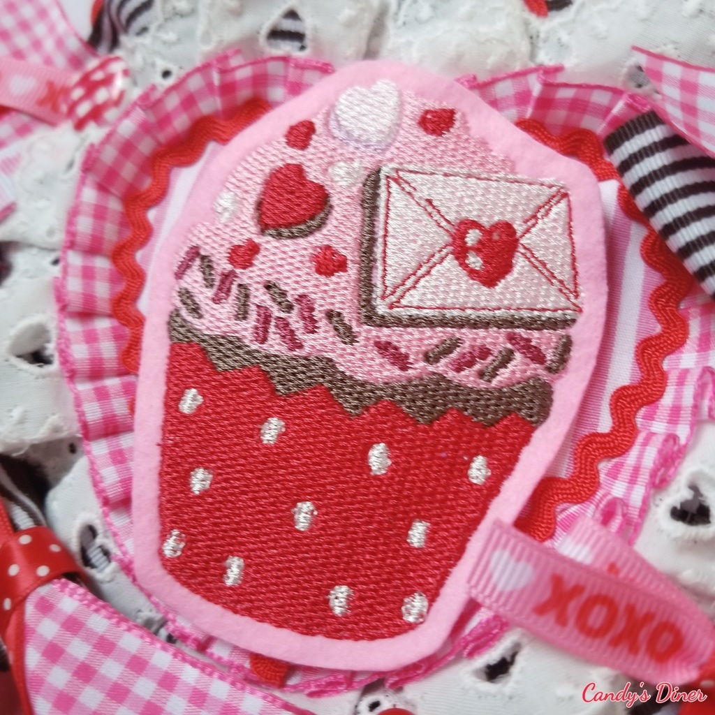 Love Letter Cupcake Rosette Brooch (BR)