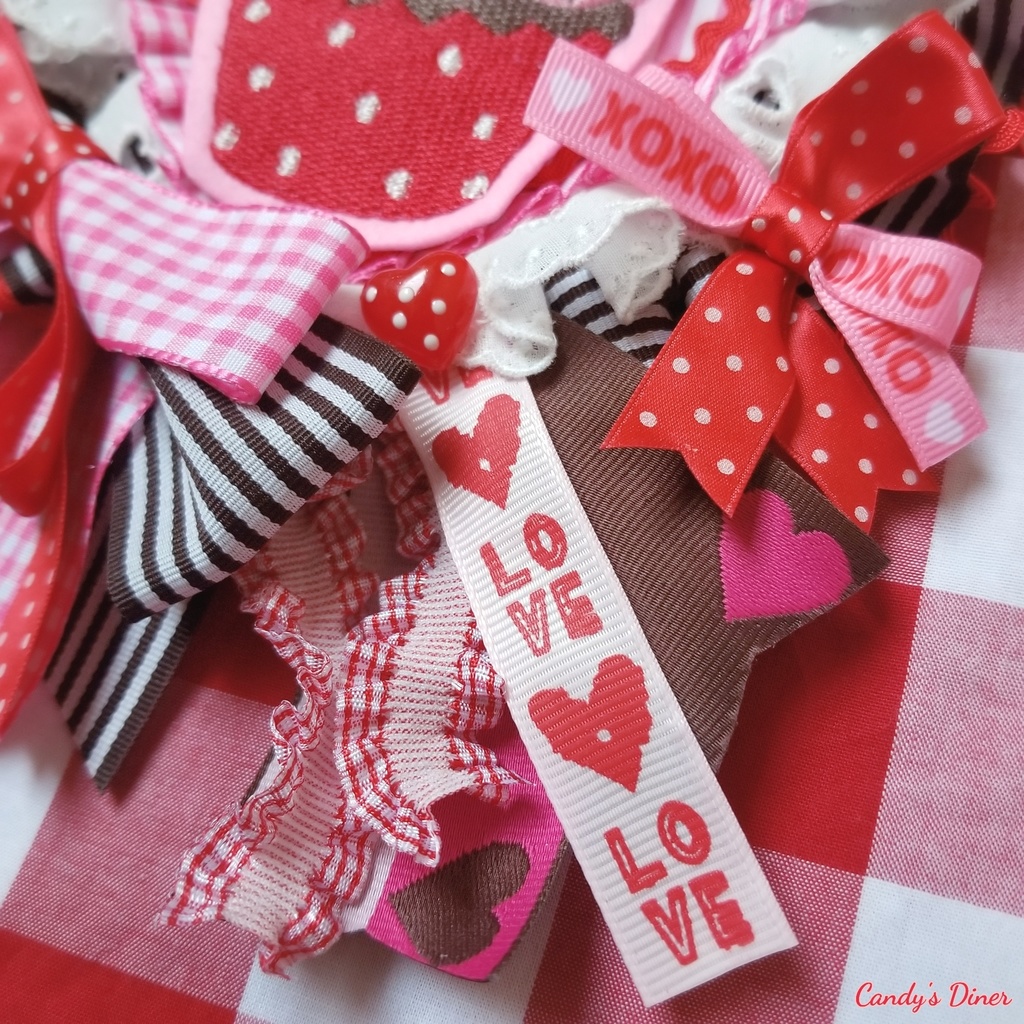 Love Letter Cupcake Rosette Brooch (BR)