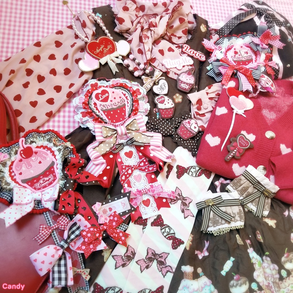 Love Letter Cupcake Rosette Brooch (BR)