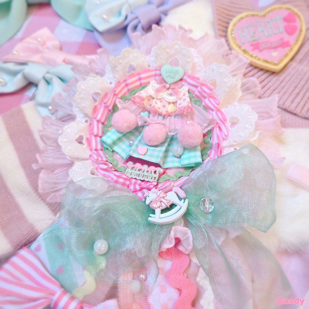 Sugary Christmas Tree Rosette Brooch ①