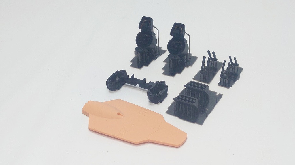 ハセガワ 1/72 YF-19 バトロイド足首強化パーツ(最終版) + いかり肩パーツ + 脛裏の空気取り入れ口パーツ + シールド試作品