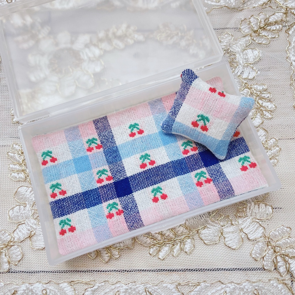 Carrying my petit room 🍒x🩵