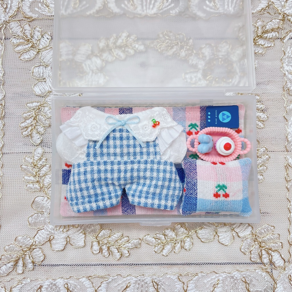 Carrying my petit room 🍒x🩵