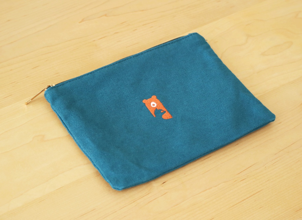 くまとねこの刺繍ポーチ