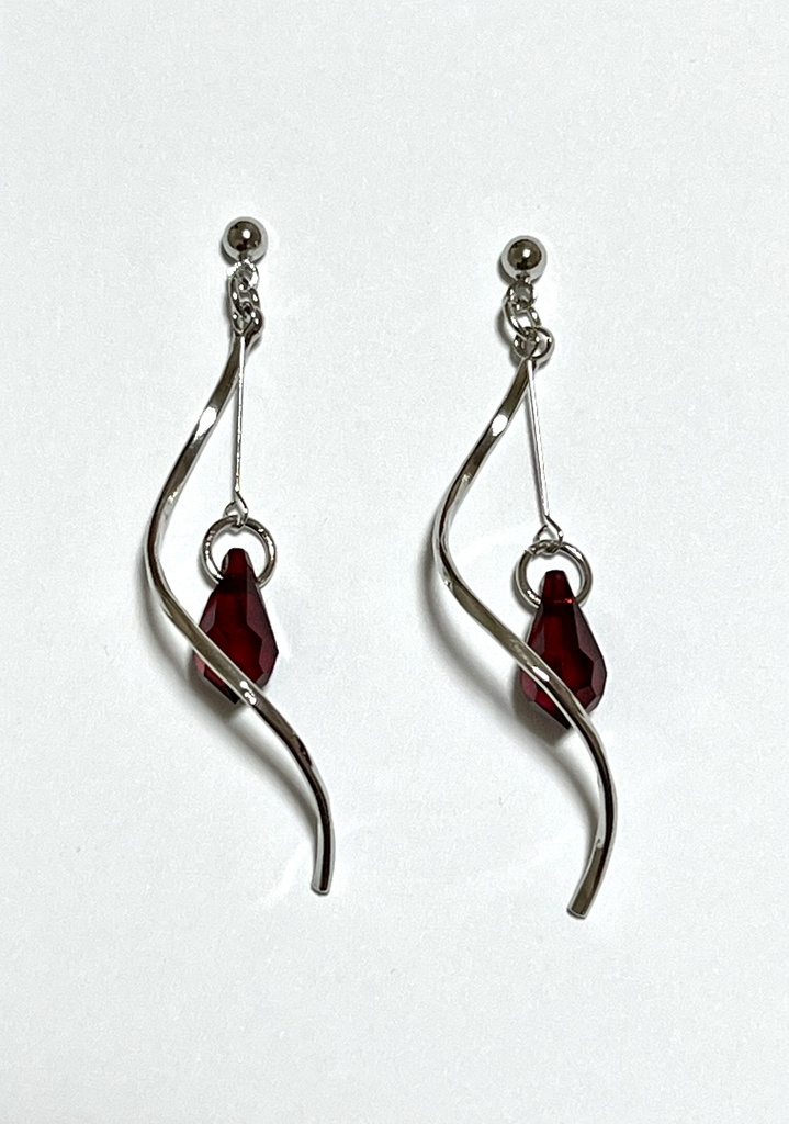 緋色の弾丸イメージピアス