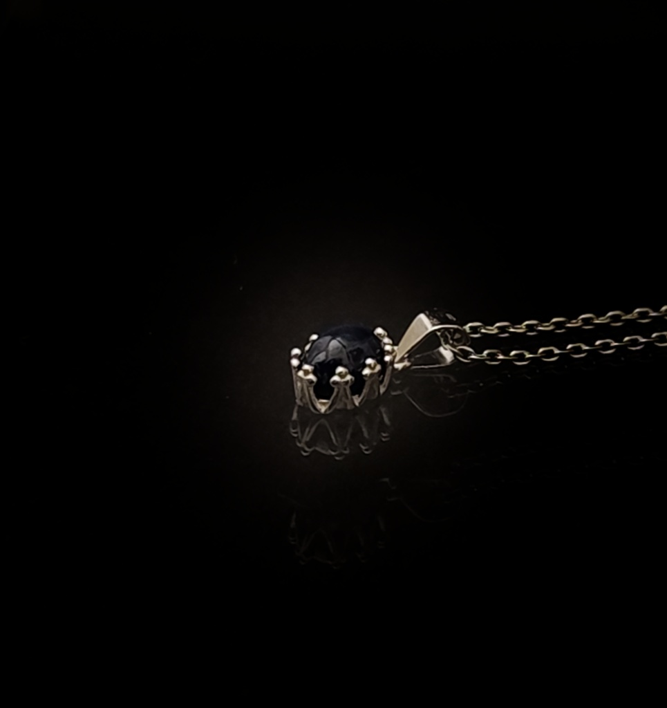 オベロン3臨イメージ スターサファイアネックレス