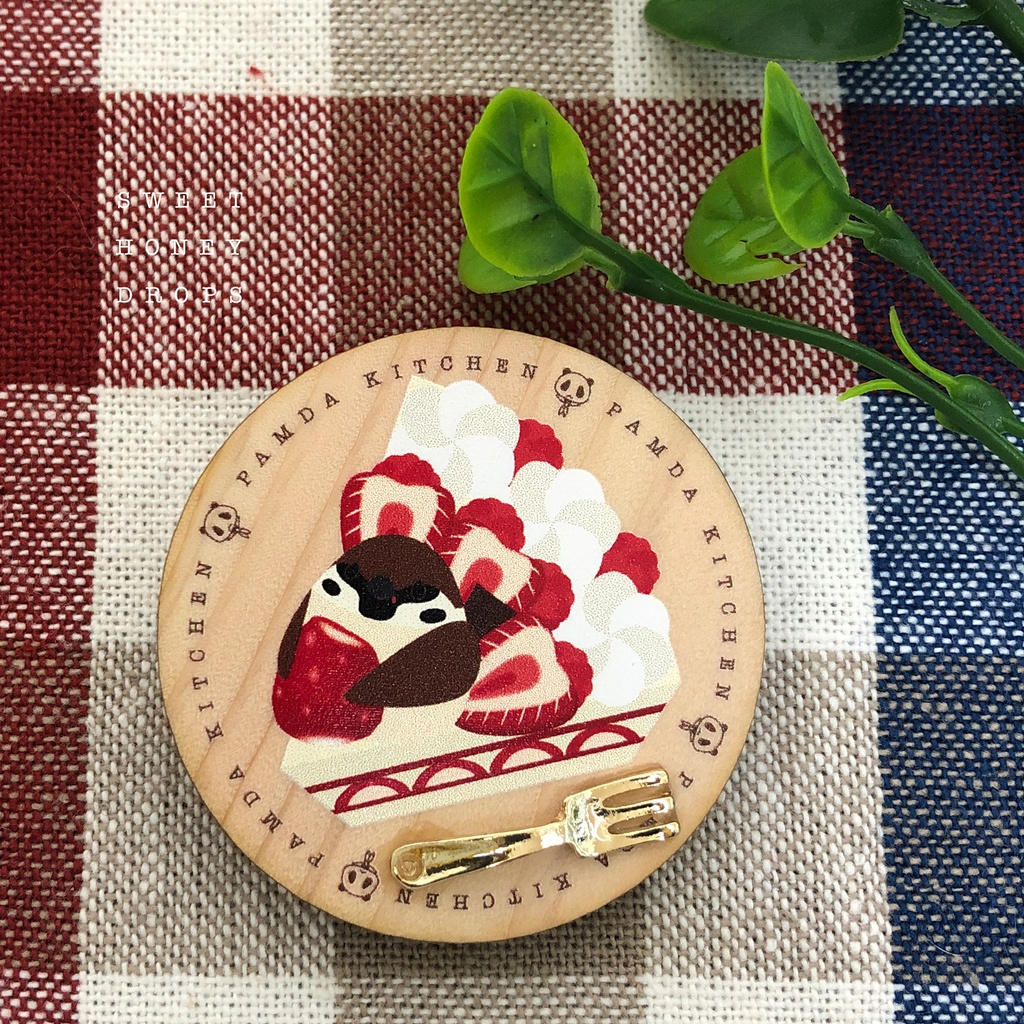 ウッドプレート風ブローチ＊すずめといちごショート＊