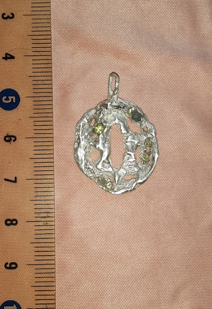 大樹と六芒星・刀の鍔風