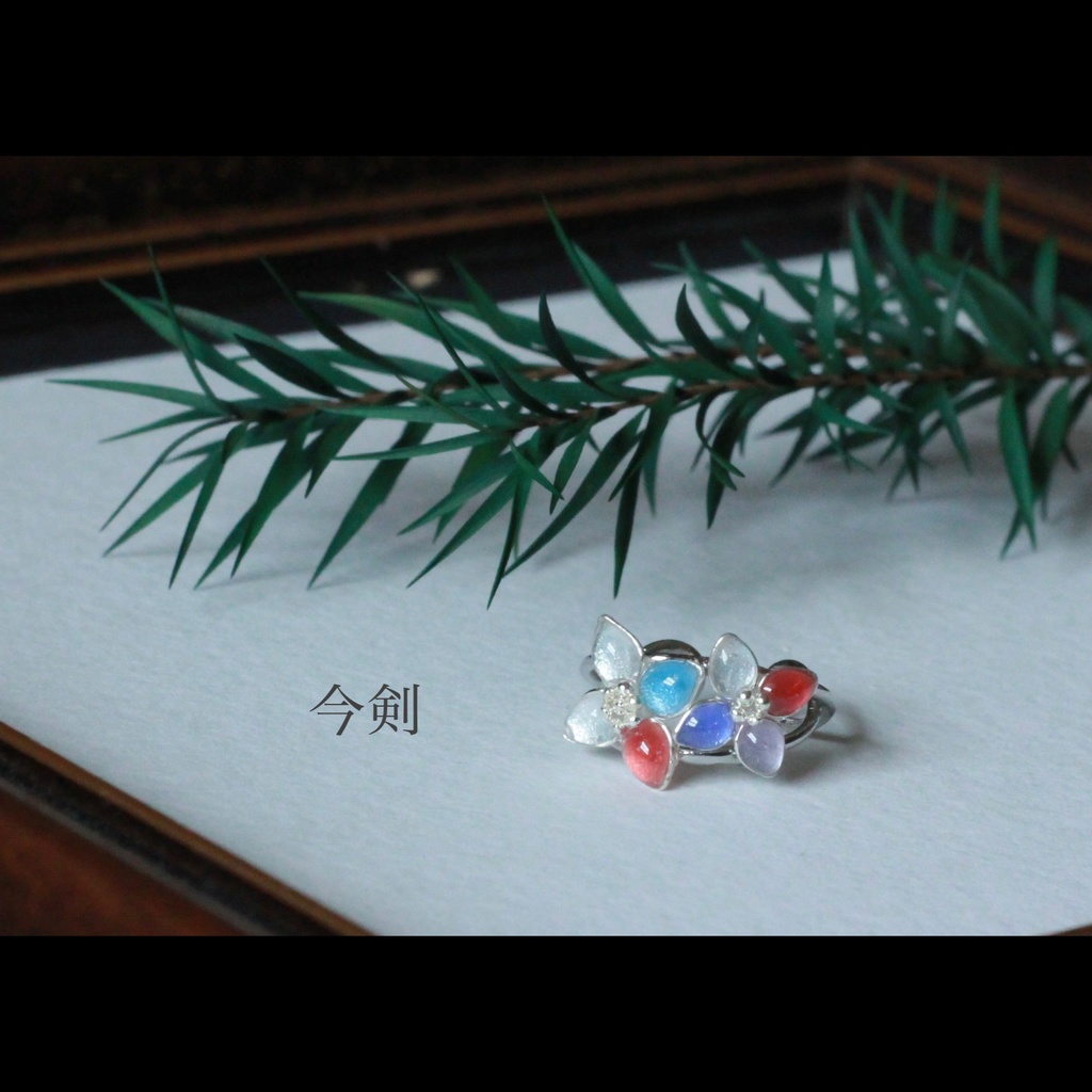 刀を恋う花 イヤーカフ