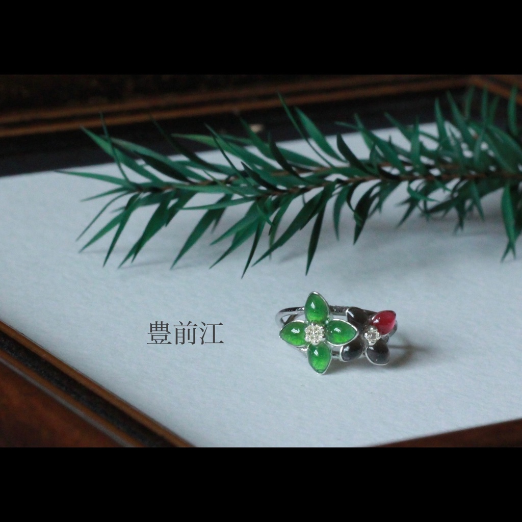 刀を恋う花 イヤーカフ