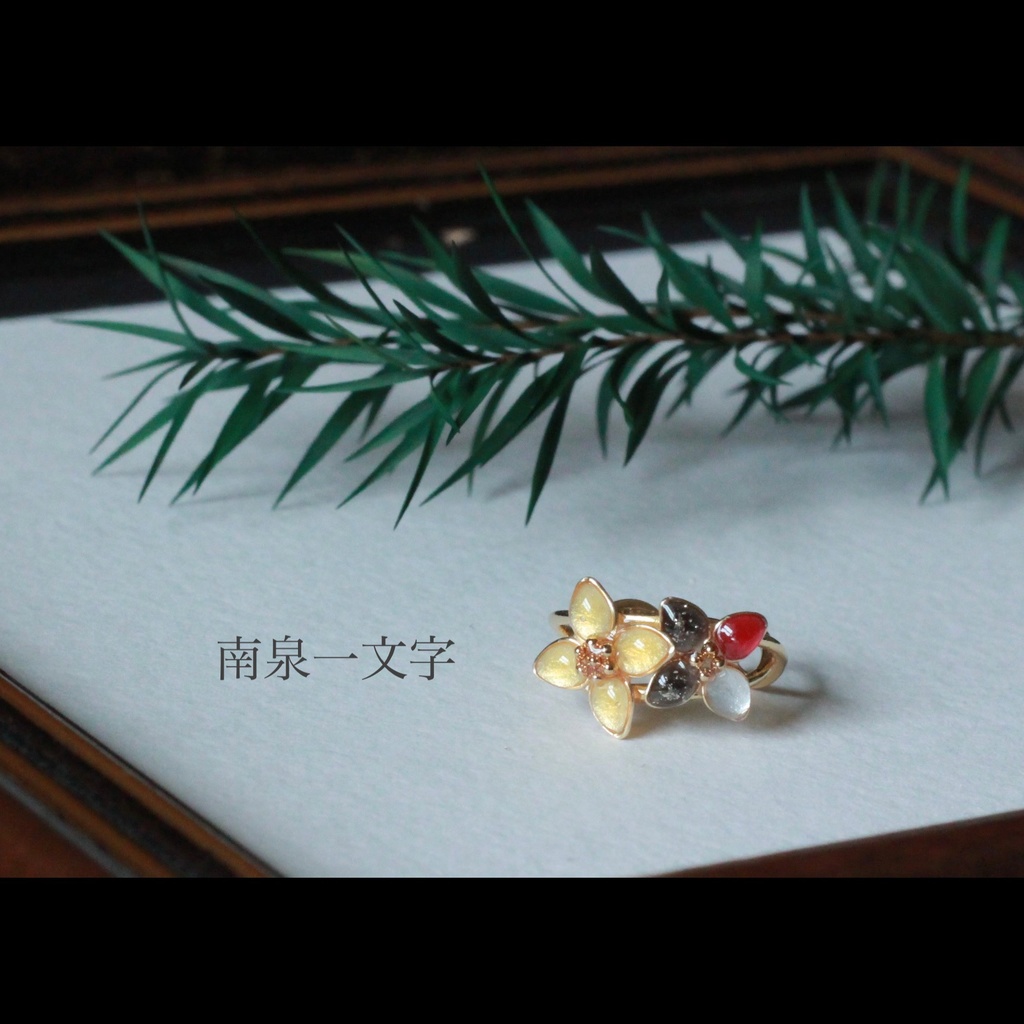 刀を恋う花 イヤーカフ