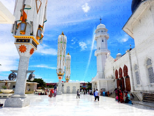 白亜のモスク広場・写真素材集