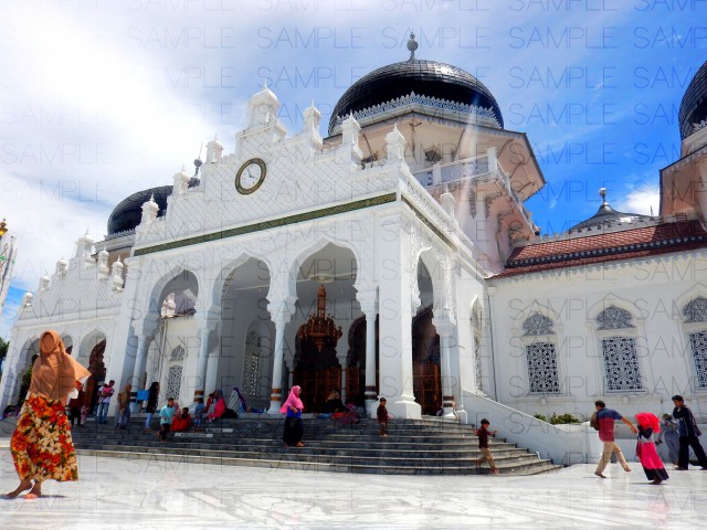 白亜のモスク広場・写真素材集