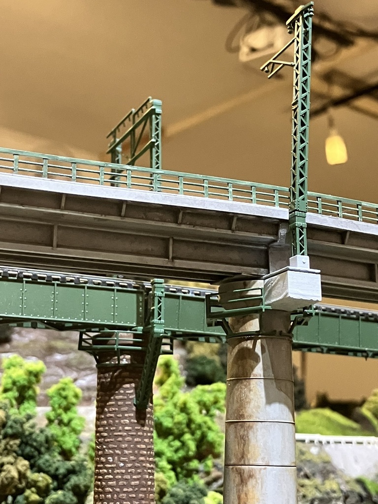 丸形橋脚他対応新型両側トラス架線柱(脚)