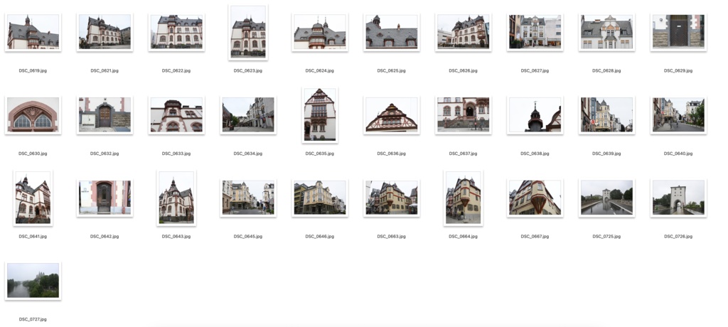 【背景資料画像】ドイツ木組みの家の街並みと教会