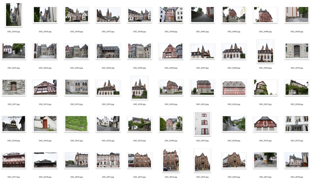 【背景資料画像】ドイツ木組みの家の街並みと教会