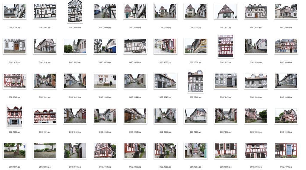 【背景資料画像】ドイツ木組みの家の街並みと教会