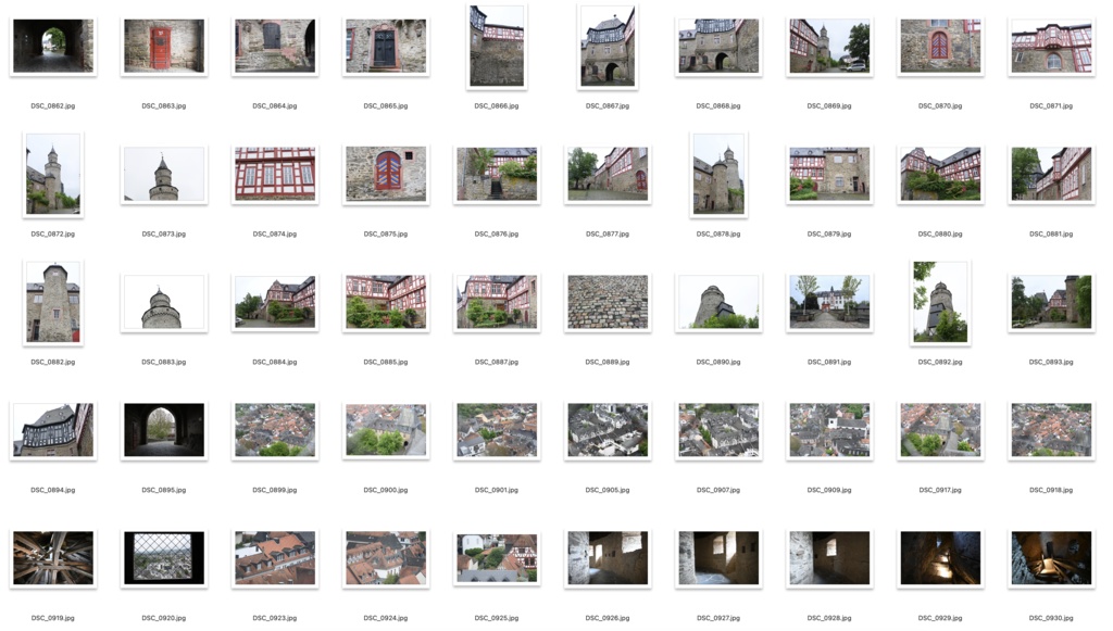 【背景資料画像】ドイツ木組みの家の街並みと教会