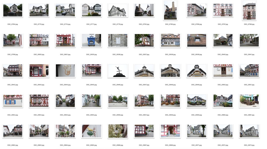 【背景資料画像】ドイツ木組みの家の街並みと教会