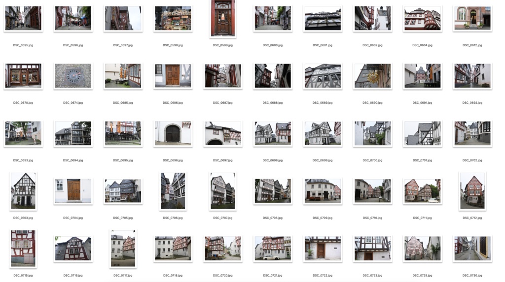 【背景資料画像】ドイツ木組みの家の街並みと教会