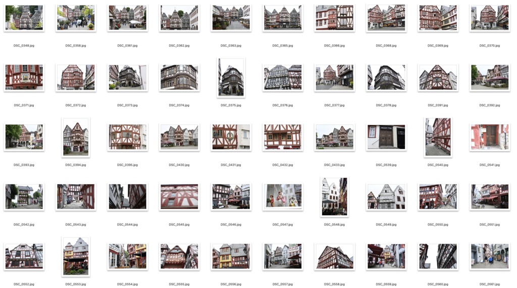【背景資料画像】ドイツ木組みの家の街並みと教会