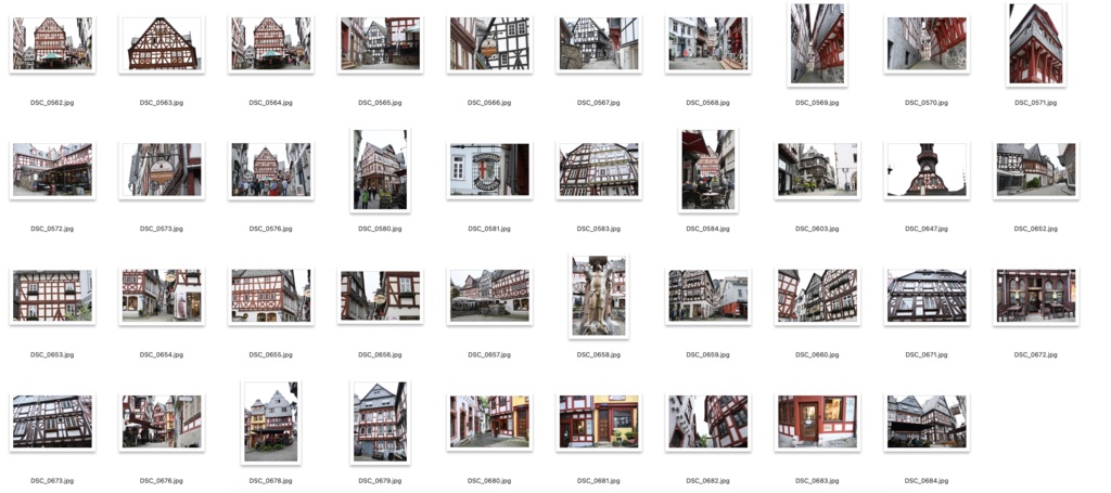 【背景資料画像】ドイツ木組みの家の街並みと教会