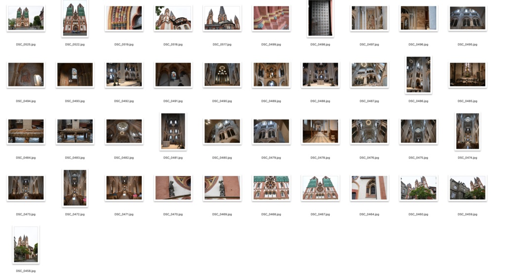 【背景資料画像】ドイツ木組みの家の街並みと教会