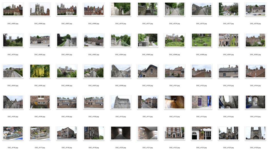 【背景資料画像】イギリスの街ヨークの街並みと大聖堂