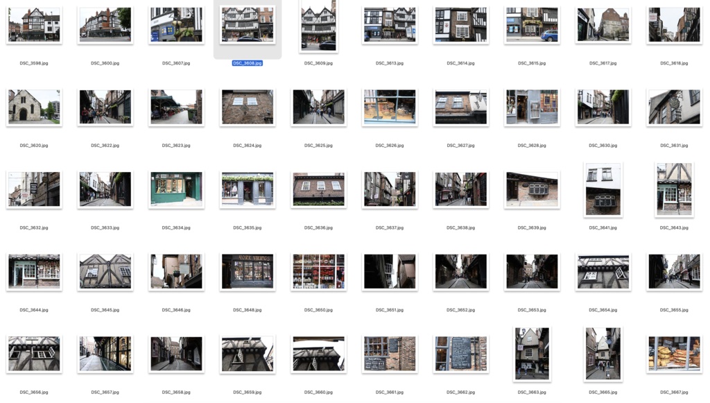 【背景資料画像】イギリスの街ヨークの街並みと大聖堂
