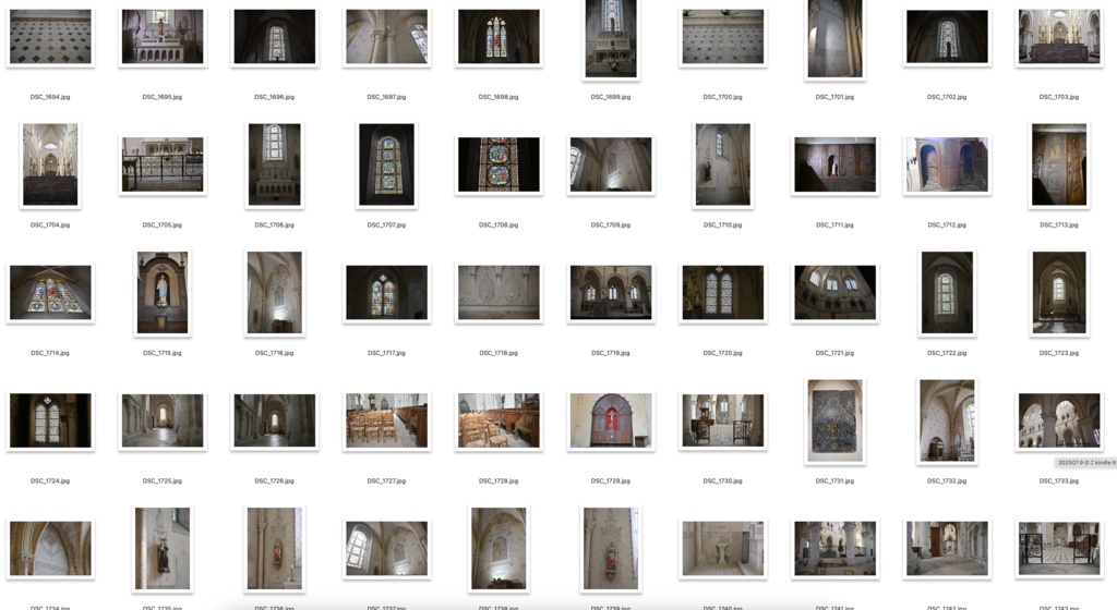 【背景資料画像】城壁に囲まれた中世の街並みフランス・プロヴァン(街並み・城壁・塔・教会)