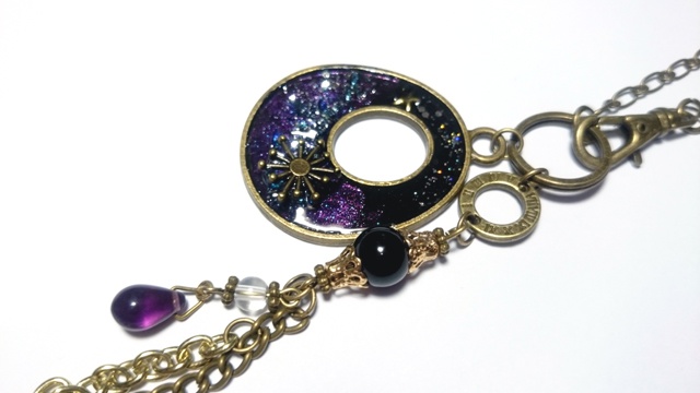 レジンと天然石のバックチャーム